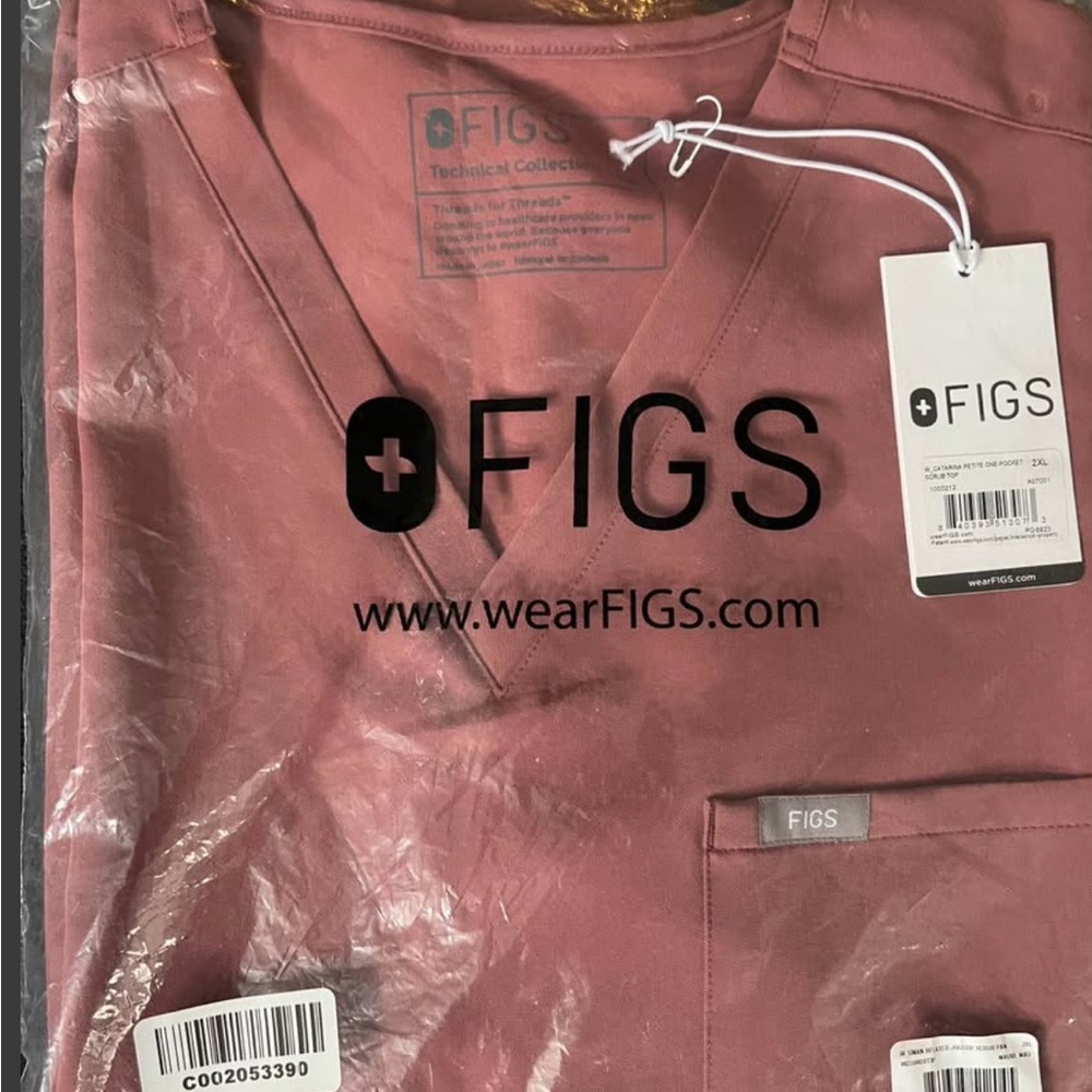 FIGS V-Neck Scrub Top one pocket in MAUVE